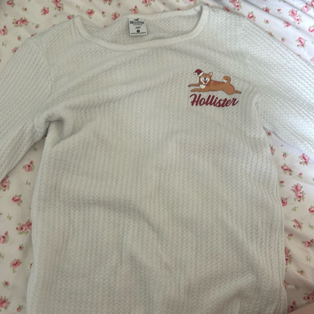 Size medium. Hollister Christmas shirt.